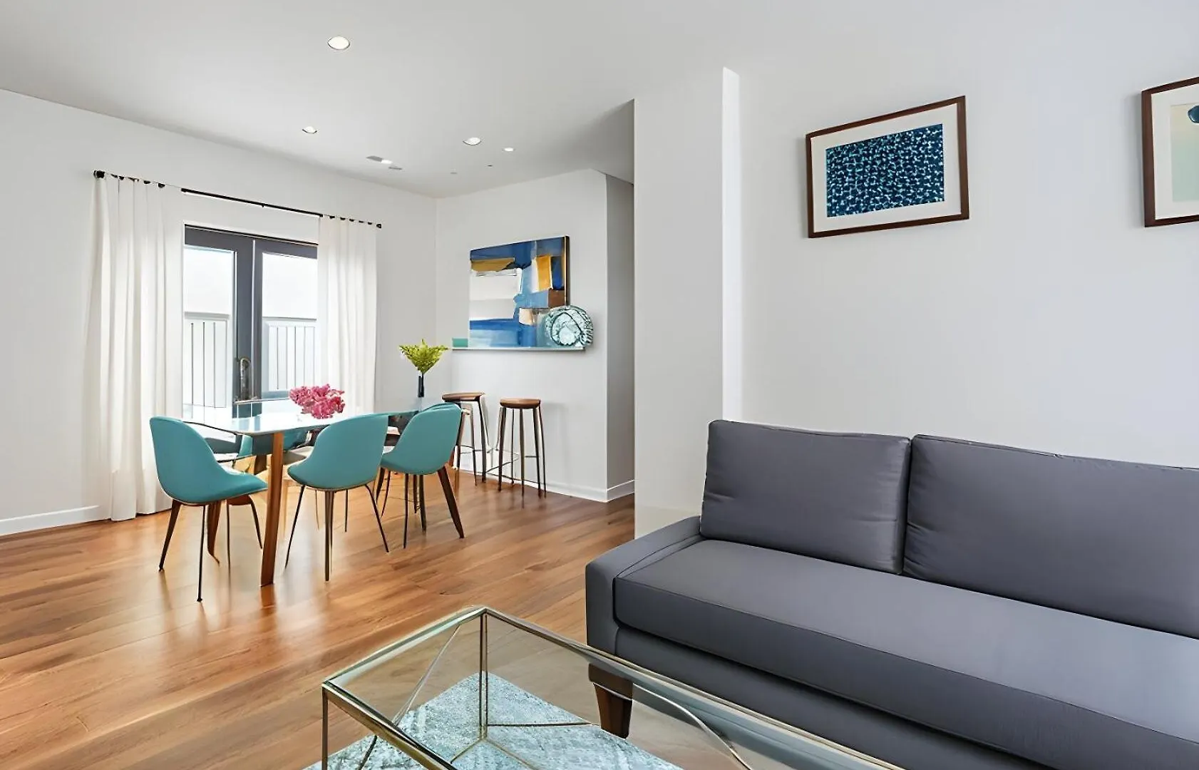 Liverpool St Modern 2 Bed Apartment London